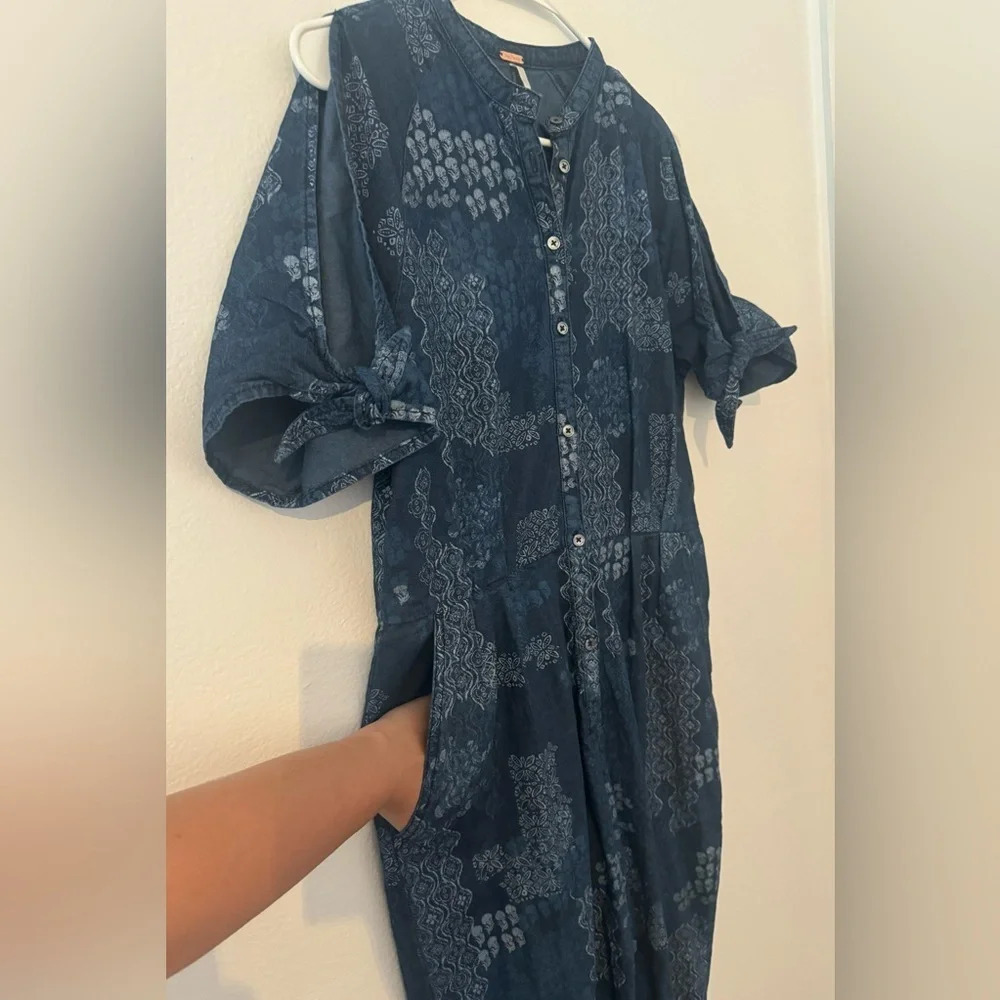 Free People Indigo Daze Denim Chambray Printed Jumpsuit Tie Sleeves Boho Size XS - Picture 3 of 13